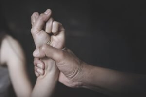 Ilustasi kekerasan seksual terhadap anak dibawah umur.