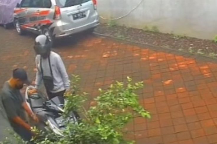 Tangkapan layar aksi pencurian di rumah kos di Jalan Kubu Gunung, Dalung.