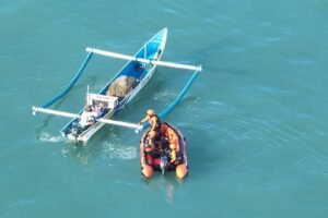 Pencarian Korban Terseret Arus di Pantai Kedonganan.