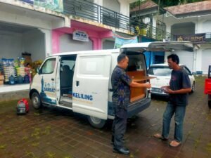 Samsat Keliling di Karangasem dibuka di pasar untuk memudahkan masyarakat nyamsat.