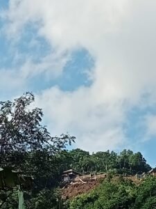 Proyek di atas Pura Goa Lawah Klungkung, menuai polemik di tengah masyarakat terkait kesucian pura.