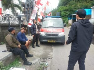 Polisi berjaga di arena tajen Songan, Kintamani.