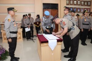 Sertijab di lingkup Polres Gianyar digelar di aula.