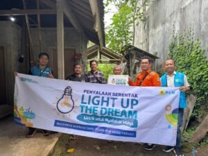 Warga Prasejahtera di Karangasem ini menerima listrik manfaat listrik.