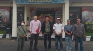 Pihak asram bersama kuasa hukum melaporkan penutupan asram ke Polres Karangasem.