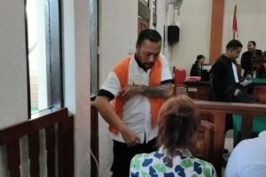 Terdakwa Bastomi Prasetiawan, yang akrab disapa Mas Pras, menjalani sidang perdana di Pengadilan Negeri Denpasar pada Selasa, 3 Juni 2025. 