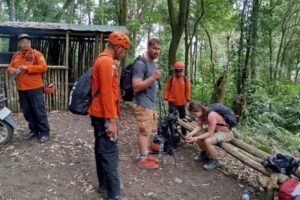 Iveta Jurcicova (33), mengalami cedera saat melakukan pendakian di Gunung Agung, Karangasem, Bali, Sabtu (14/6/2025).
