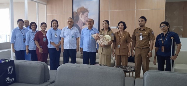 Bayi yang dibuang di Bangli diserahkan kepada Yayasan di Denpasar.