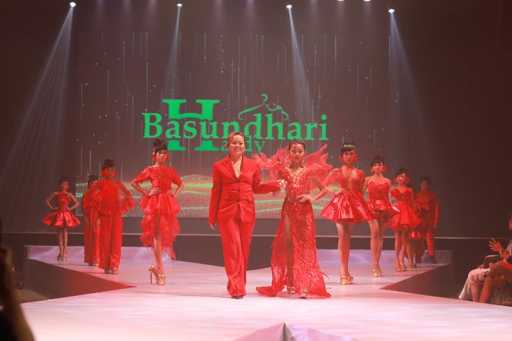 Penampilan modern dance dan karya desain persembahan Basundhari Hardy.