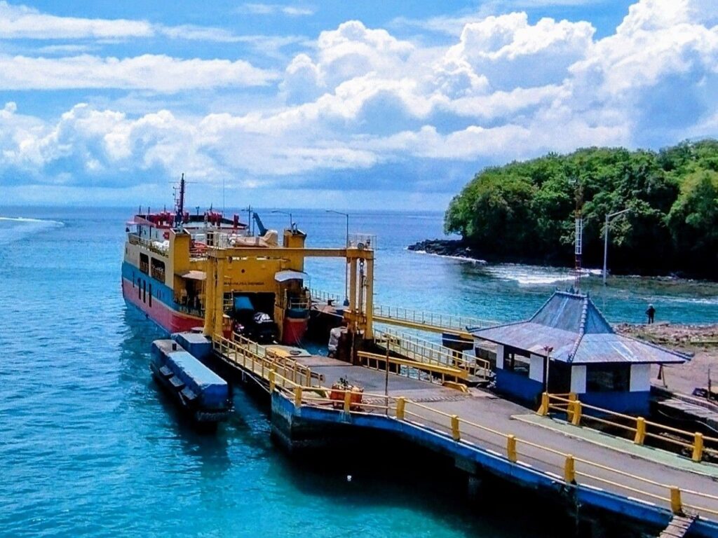KMP Nusa Jaya Abadi kembali melayani penumpang setelah sempat rusak dan diservis.