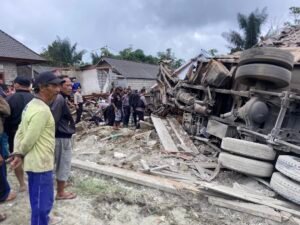 Truk semen yang blong di Jalan Kayubihi sebabkan 4 korban tewas.