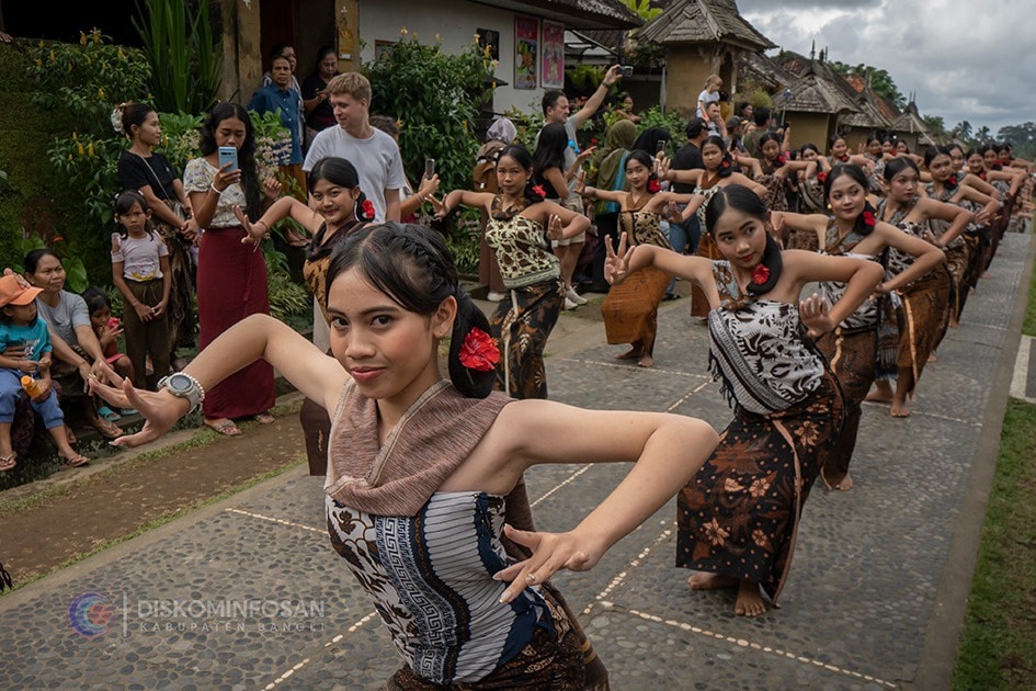 Pagelaran budaya digelar saat pembukaan Festival Penglipuran.