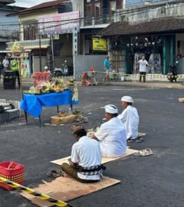 Jalan Bajera yang telah rampung dipelaspas alit oleh pihak Desa Bajera pada Jumat pagi (18/7/2025).