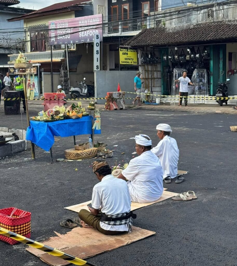 Jalan Bajera yang telah rampung dipelaspas alit oleh pihak Desa Bajera pada Jumat pagi (18/7/2025).