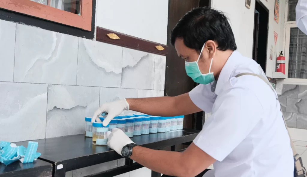 Rutan Bangli menggelar tes urine terhadap pegawai dan narapidana.