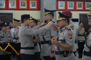 Kapolda Bali memimpin jalannya mutasi pejabat utama di Polda Bali, Selasa (8/7/2025).