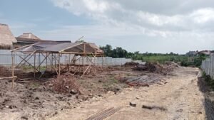 Pembangunan villa di Banjar Batu Gaing, Desa Beraban, Kecamatan Kediri, Tabanan dihentikan sementara.