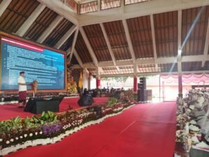 Gubernur Bali Wayan Koster berikan pengarahan program Pemprov selama 2025-2030 di Wantilan Pura Samuan Tiga, Kamis (10/7/2025).