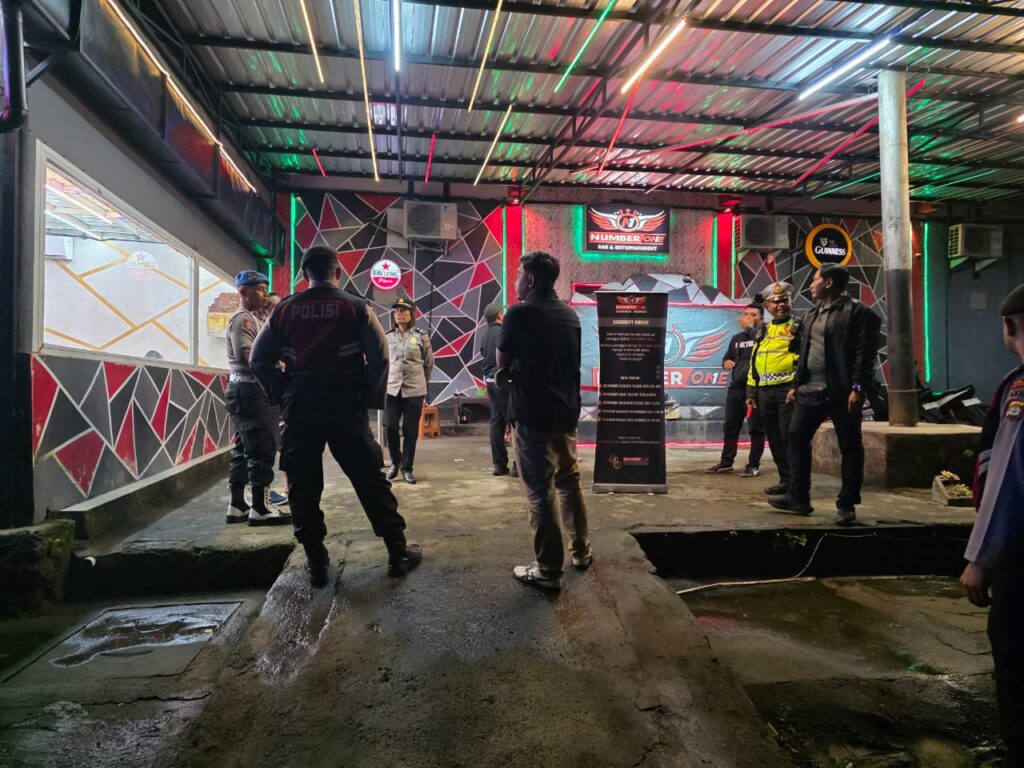 Polres Gianyar menggelar patroli ke tempat hiburan malam di Gianyar.