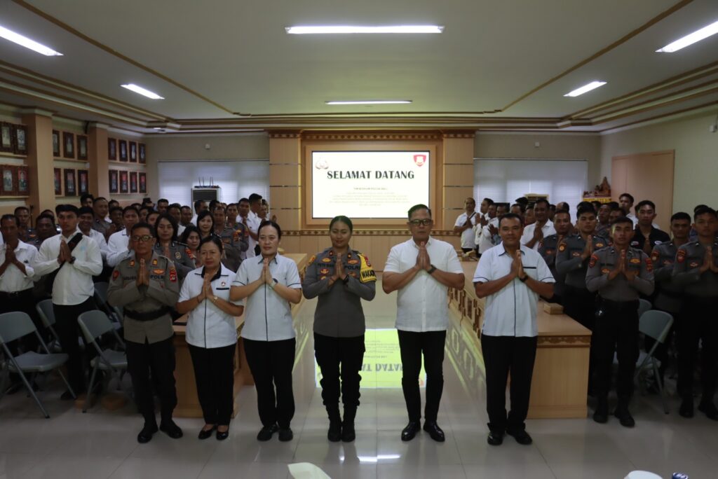 Polisi di Gianyar up grade pemahaman KUHAP baru oleh Bidkum Polda Bali.