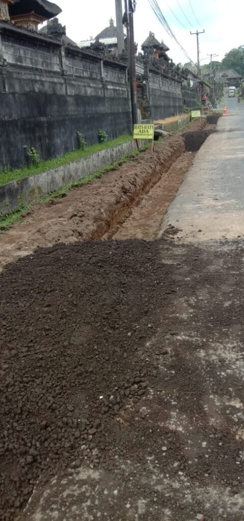 Penataan jalan di wilayah Desa Taro, Tegallalang.