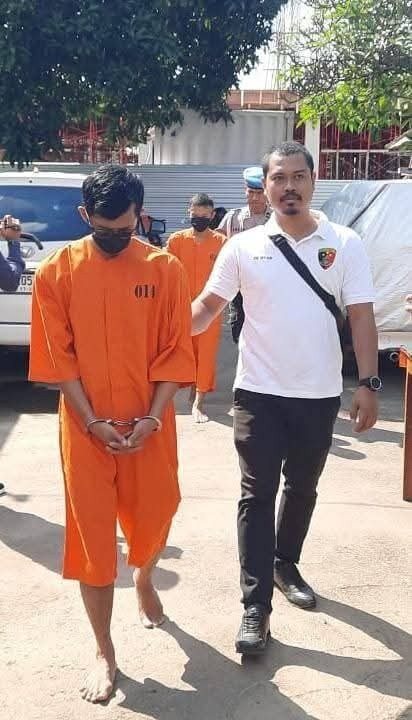 Pencuri mobil, Rahmat, ditangkap polisi setelah kepergok jualan hasil curian di medsos.