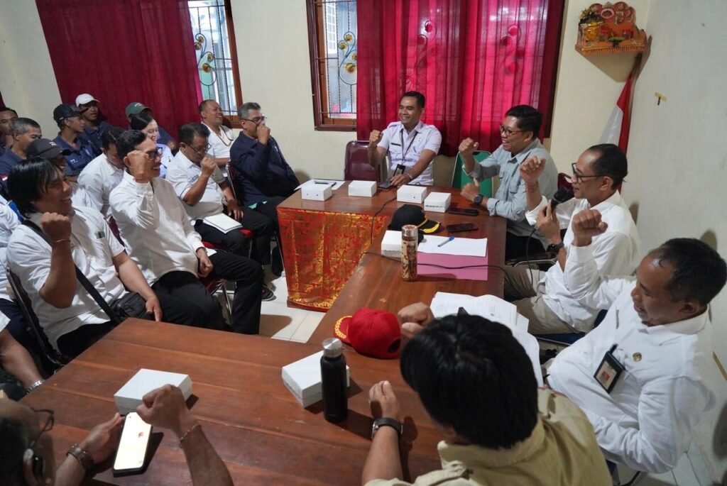 Pelaksaan monev di 2 desa di Kecamatan Nusa Penida dipimpin wakil bupati.
