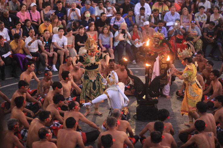 Tari Kecak di Uluwatu