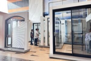 Jelajahi kenyamanan sistem pintu dan jendela premium dari Norfet Aluminium Bali.