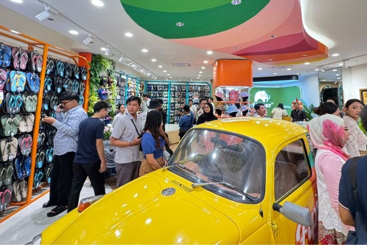 Ramai pengunjung di outlet Fipper Kuta Square.