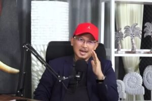 Host Topi Merah, Kande Putra.