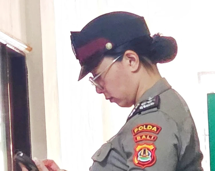 Polwan Aipda Putu Eka dijatuhi sanksi demosi ke Polres Bangli atas kasus intimidasi jurnalis.
