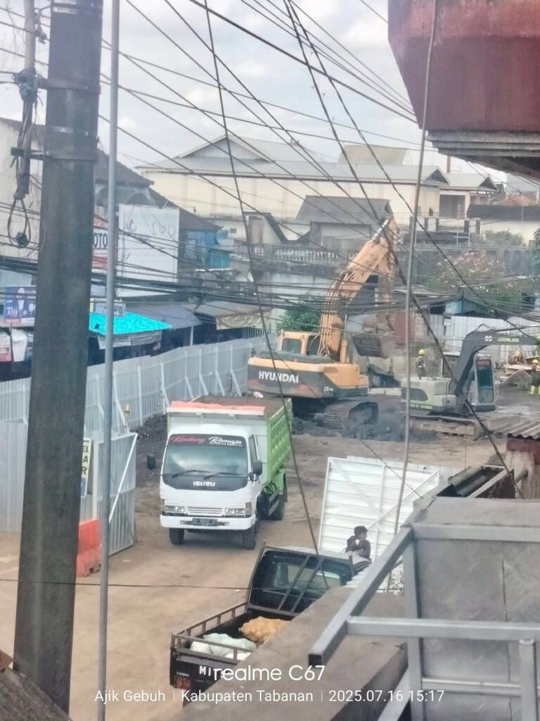 Jalan Bajera yang merupakan jalur Denpasar-Gilimanuk mulai tersambung dan segera diaspal.
