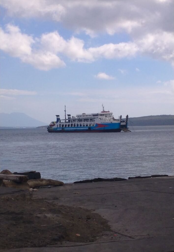 KMP Agung Samudra 18 alami kandas di tengah Selat Bali.