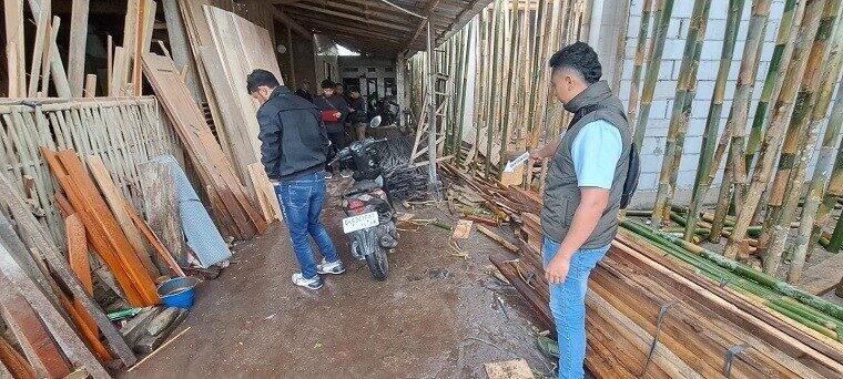 Polisi gelar olah TKP di lokasi pencurian motor di Bangli.
