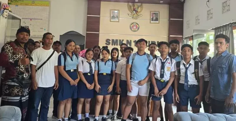 Siswa di Karangasem tolak daftar ulang karena dapat sekolah jauh rumah.