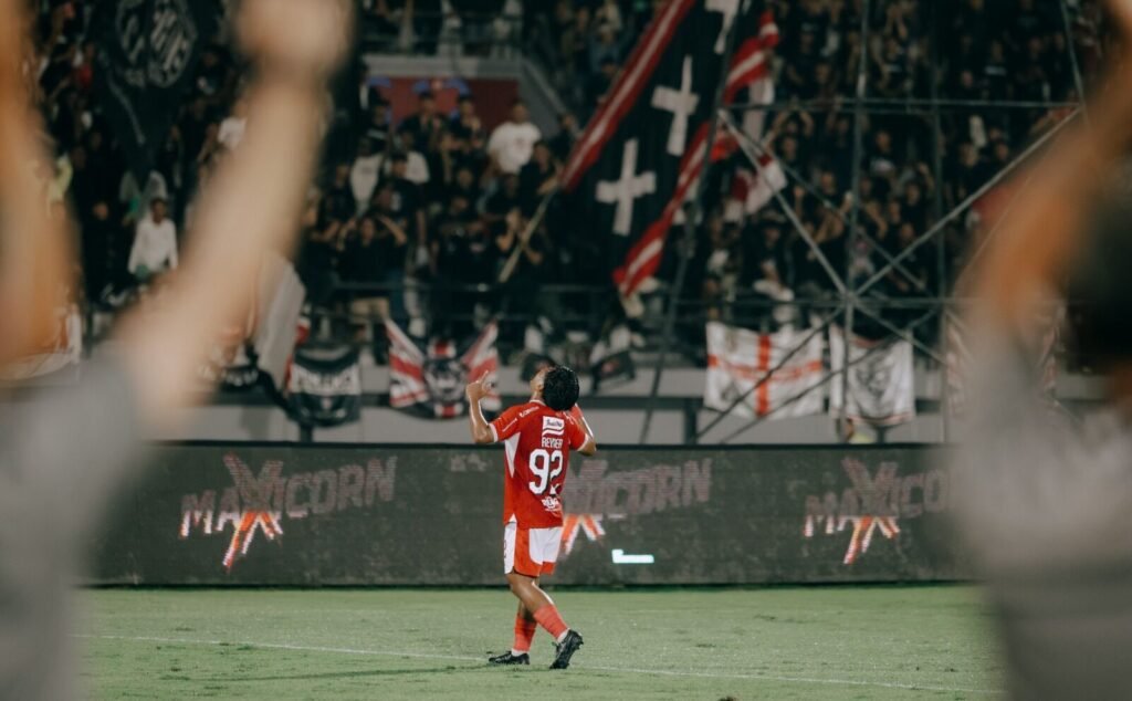 Iner gelar selebrasi usai cetak gol di laga persahabatan lawan PSIM Yogyakarta.