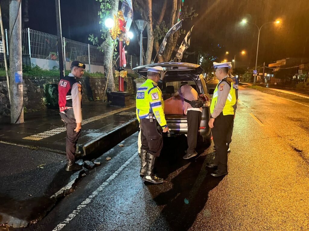 Patroli malam Unit Turjawali Polres Karangasem cegah balap liar.