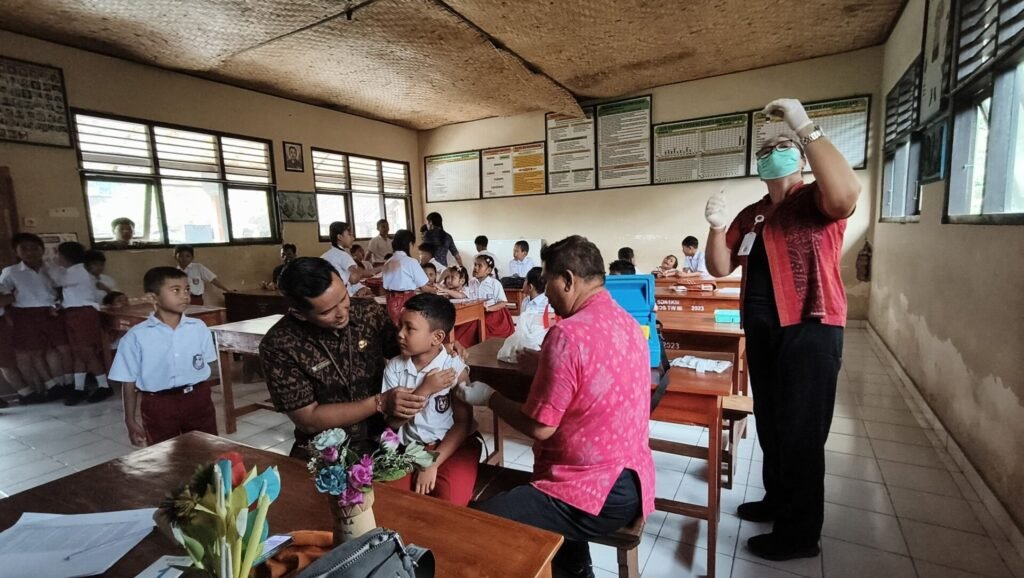 Vaksinasi campak di Karangasem untuk mengantisipasi wabah.