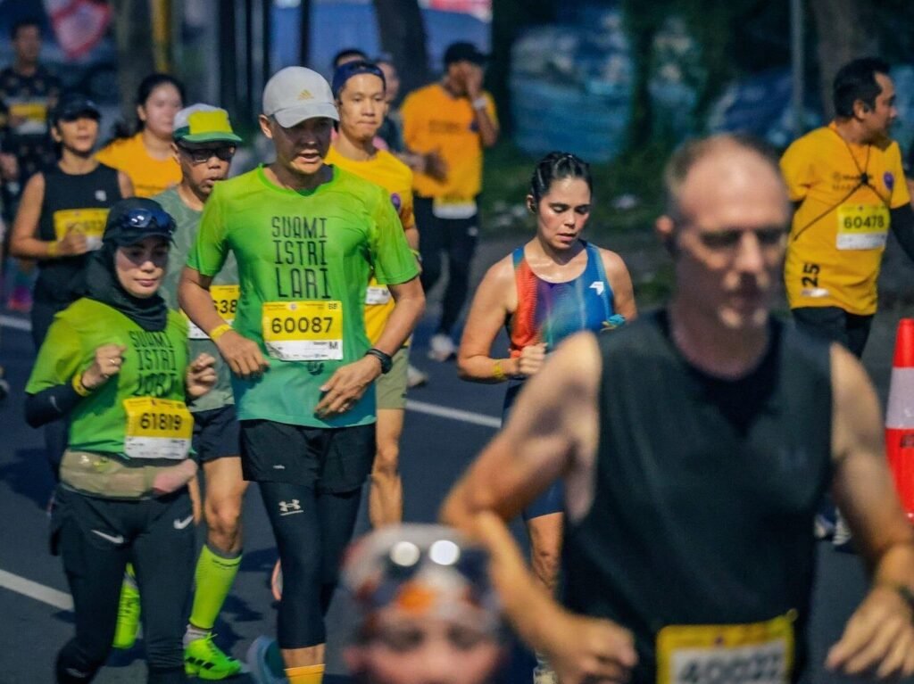 Ganjar Pranowo bersama istri kenakan baju Suami Istri Lari.