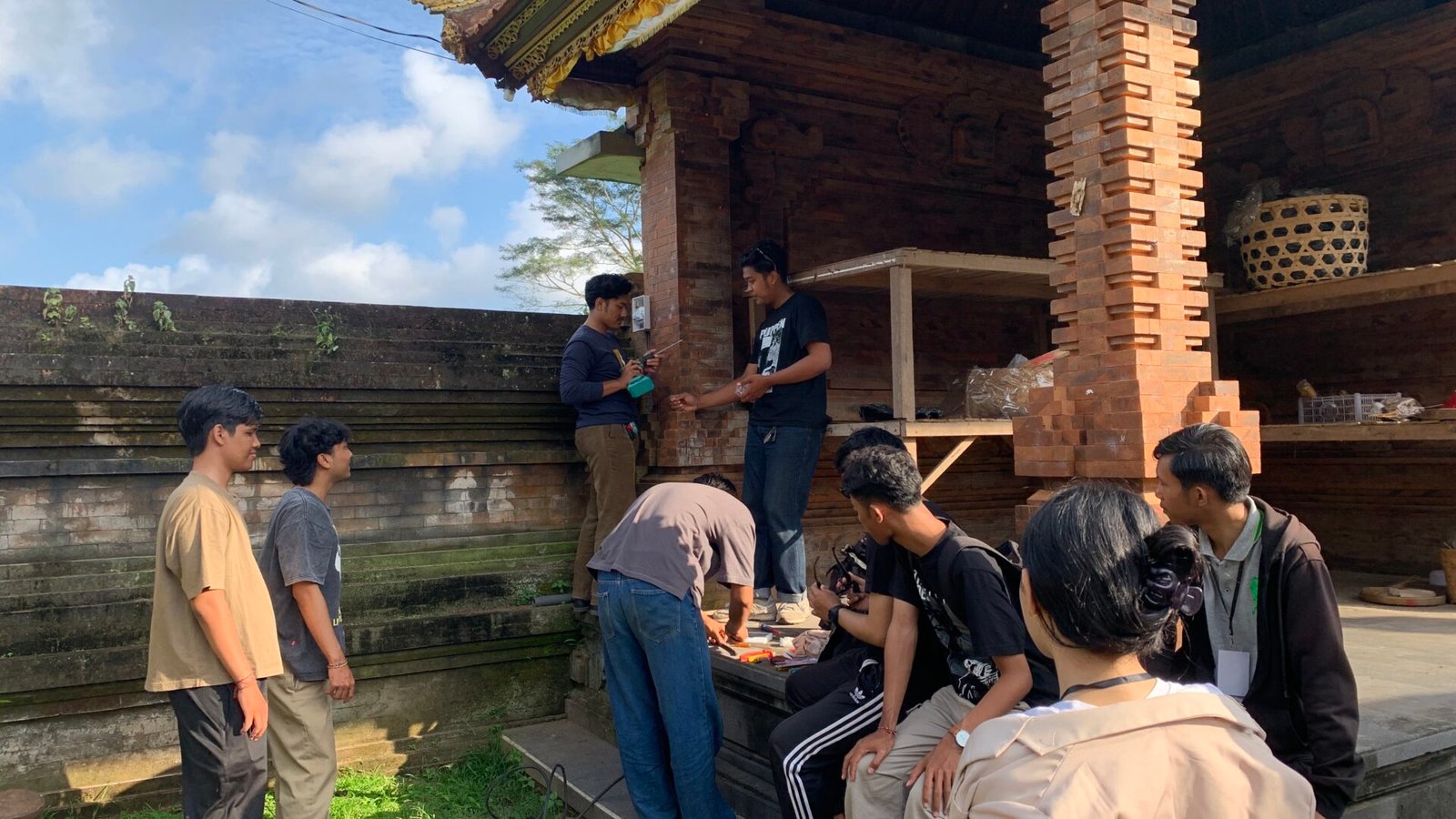 Mahasiswa PNB melaksanakan KKN batch 2 di Desa Bongkasa Pertiwi.