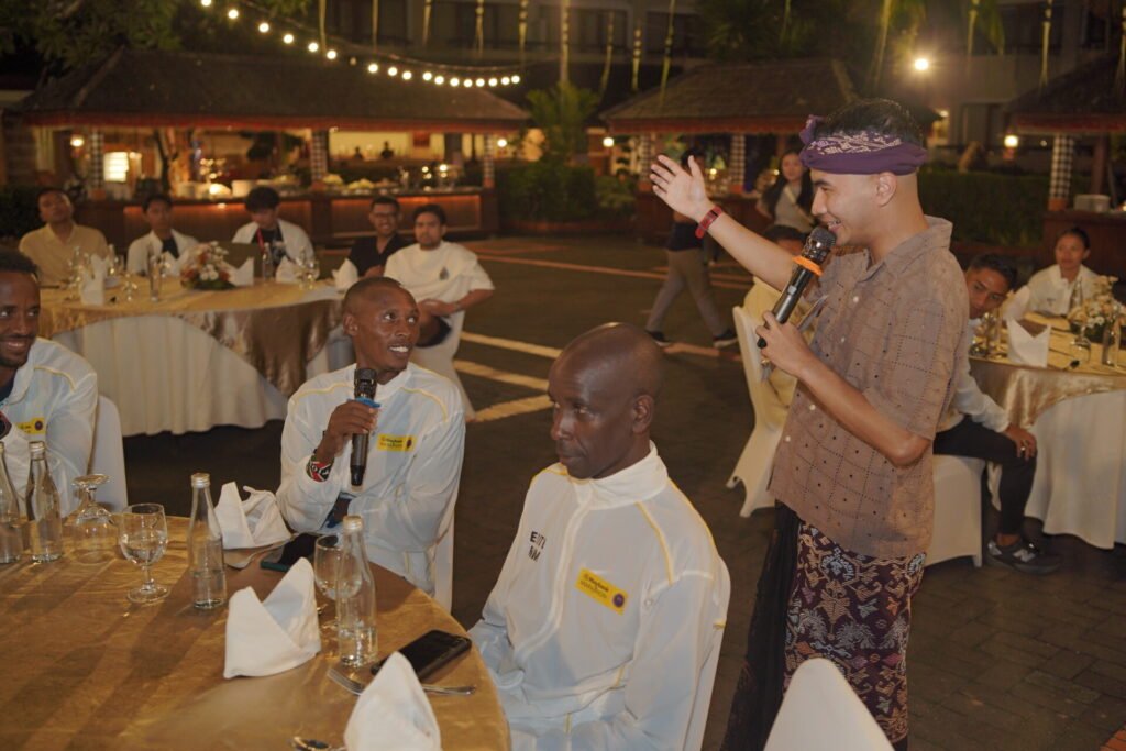 Acara welcome dinner pelari kelas dunia sebelum marathon di Gianyar.