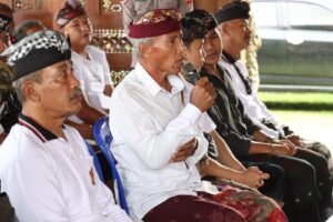 Warga Medahan, Gianyar, menyampaikan keluhan mengenai persoalan di lingkungan mereka kepada kepolisian Polres Gianyar.