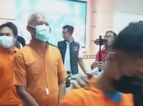 Pelaku Ketut Sepi ditangkap polisi karena menusuk teman sendiri gegara asap sampah.