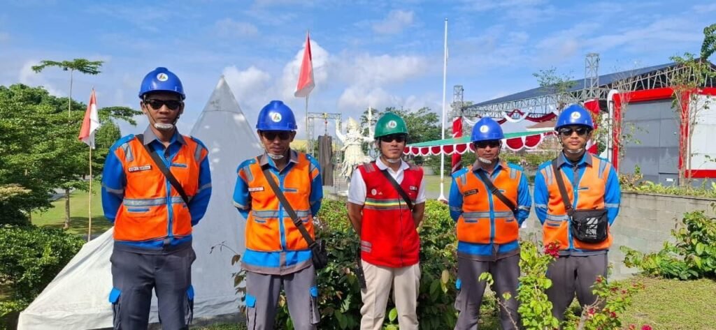 Petugas PLN Bali Timur siaga saat upacara kemerdekaan RI di 4 titik Lapangan Upacara.