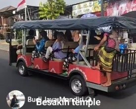 Video viral menyoroti fungsi shuttle bus di Pura Agung Besakih.