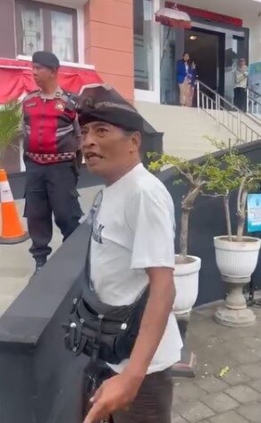 Keluarga korban protes tuntutan ke terdakwa 13 tahun penjara.