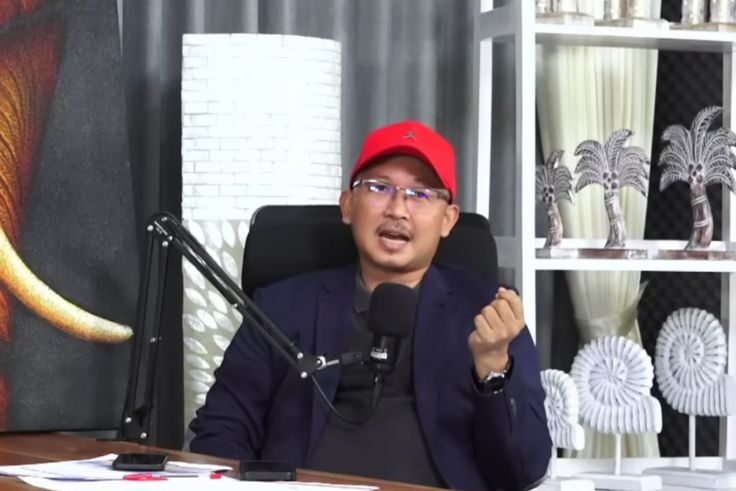 Kande Putra Topi Merah, Pemerhati Sosial Budaya Bali.