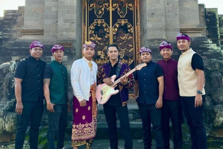 the legendary Balinese guitarist, Balawan.