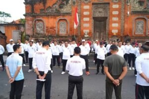 Pengenalan Baju Klungkung Mahottama berkonsep Tridatu.